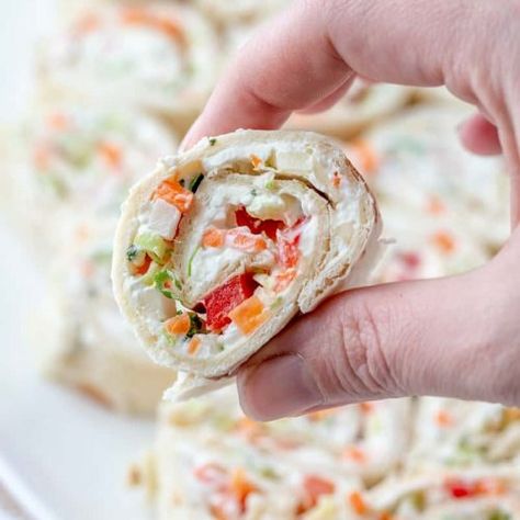 Pizza Pinwheels, Gourmet Appetizers, Pinwheel Appetizers, Pinwheel Recipes, Veggie Pizza, Snacks Für Party, Wrap Sandwiches, Buffalo Chicken, Yummy Appetizers