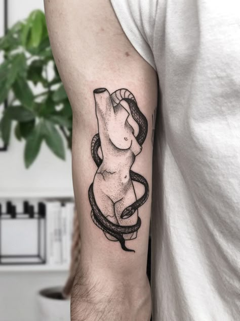 Eve Snake Tattoo, Tattoo Homme, Private Tattoos, Torso Tattoos, Octopus Tattoos, Statue Tattoo, Shape Tattoo, Snake Tattoo Design, Wicked Tattoos