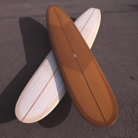 Olero Surfboards on Instagram: "Crème caramel stack of custom Hogs… 9’2 Hog with caramel resin tint, darkwood stringer, gloss and polish, handshaped for @marieartdisco 9’6 Hog with cream resin tint, redwood stringer plus glue lines, matte sanded gloss coat, handshaped for @kcmaster . . . . . . . . #olerosurfboards #handshaped #longboards #customsurfboards #handmade #starttofinish #classicsurf #longboardsurfing #surfuk #boardporn #cremecaramel #resintint #custommade #surfing #surfdaily #supp Long Board Surf, Surfing Uk, Surfing Wallpaper, Surf Cafe, Longboard Surfboard, Surfboard Art Design, Surfboard Painting, Surfboard Rack, Longboard Design