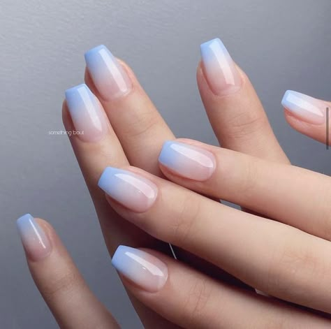 Periwinkle Ombre Nails, Baby Boomer Bleu, Nails Verlauf, Light Blue Ombre Nails, Faded French Nails, Ice Blue Nails, Elegant Touch Nails, Blue Ombre Nails, Unghie Sfumate