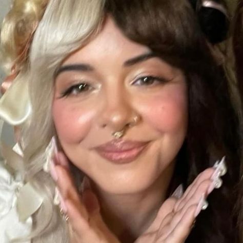 Melanie Martinez Photoshoot, Silly Profile Pictures, Trilogy Tour, Melanie Martinez Photography, Girls Rules, Her Music, Melanie Martinez, Sabrina Carpenter, Singers