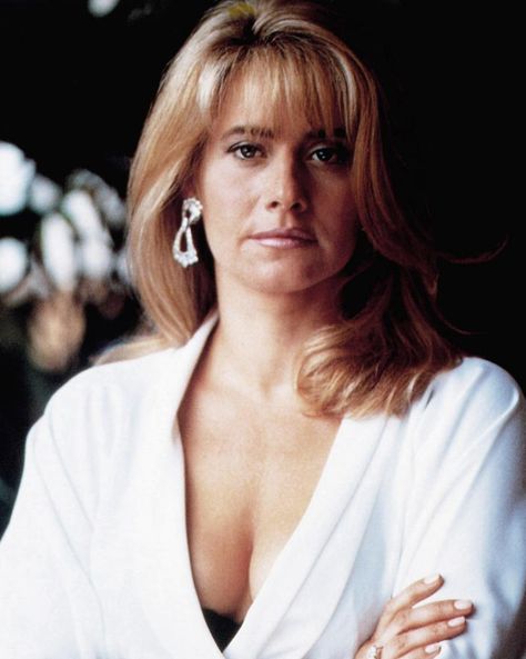 Loraine Bracco Lorraine Bracco, Classic Actresses, Love Marriage, The Kiss, The Bee, Celebrity Look, Woman Crush, Hollywood Stars, Lorraine