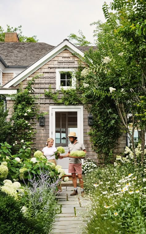 At home with a stylish creative couple in the Hamptons and Brooklyn | House & Garden Small Front Garden Ideas, Front Of A House, Small Front Gardens, Front Gardens, Best Plants, Beach Cottage Style, Garden Cottage, Home Exteriors, Coastal Cottage