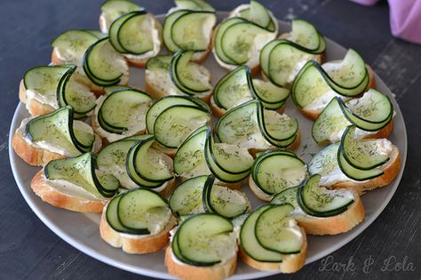 Cucumber Toasties Cucumber Toasties, Rosette Cookies, Painted Beams, Italian Recipes Dessert, Funnel Cake, Finger Food Appetizers, Pretty Food, Finger Foods, Funnel