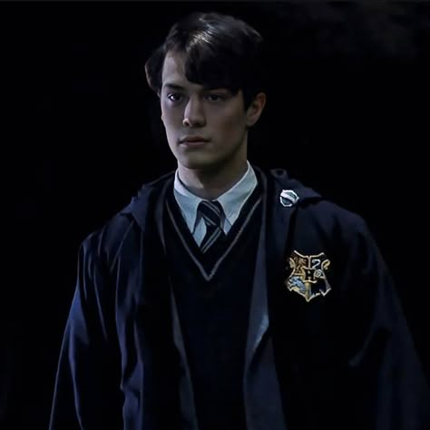 Hery Potter, Young Tom Riddle, Riddle Pictures, Harry Potter Toms, Tom Hughes, Harry Potter Ron Weasley, Best Riddle, Slytherin Harry Potter, Draco Harry Potter