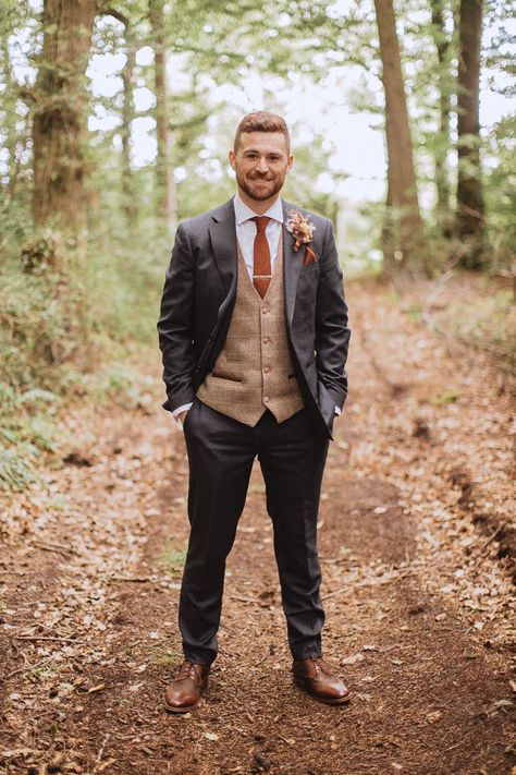 Outdoor Wedding Suits For Men, Groom Style Fall Wedding, Rustic Suits Men Groom Outfit, Navy Blue Groom Suit Colour Schemes, October Wedding Tux Grooms, Fall Wedding Mens Attire Groom Style, Autumn Groom Suit, Groom Fall Wedding Attire, Autumnal Groom Suit