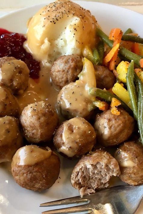 Cow Food, Ikea Meatballs, Swedish Meatballs Recipe, Ikea Food, Swedish Meatballs, Meatballs Recipe, Dinner At Home, Homemade Cheese, Cat Recipes