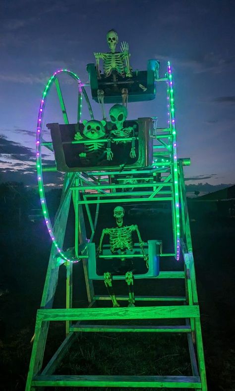 Halloween decorations on a budget/DIY | DIY Ferris wheel my husband made out of a giant wire spool we got for $10 at a local electric company and cheap plastic storage totes spray painted | Facebook Halloween Ferris Wheel, Halloween Amusement Park, Diy Ferris Wheel, Halloween Decorations On A Budget, Maximum Overdrive, Hay Ride, Plastic Storage Totes, Wire Spool, Decorations On A Budget