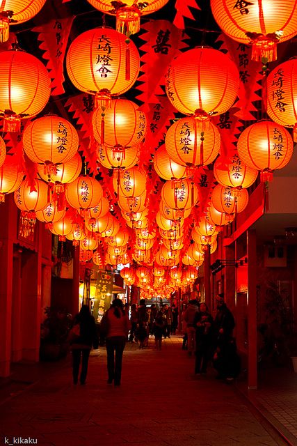 Beautiful Japanese street decorated with lanterns during Nagasaki Lantern Festival. #PANDORAloves Mont Fuji, Lantern Festival, Japan Culture, Orange Aesthetic, Nagasaki, Lanterns Decor, Cube Storage, Storage Bed, Hiroshima