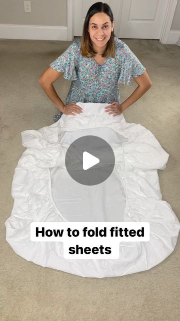 Steel Bed Design, Folding Fitted Sheets, Ikea Kitchen Island, Handbags Patterns, Packing Hacks Clothes, Diy Cleaning Solution, How To Fold Towels, Folding Laundry, Diy Kitchen Storage