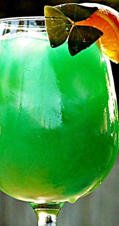 Emerald Sunrise Cocktail Emerald Sunrise Drink, Sunrise Drink, New Year's Drinks, Sunrise Cocktail, St Patricks Day Drinks, Irish Cooking, Birthday Drinks, Happy Hour Drinks, Green Beer