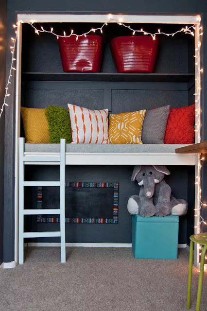 25 Unexpected Ways To Transform An Unused Closet | Decor Home Ideas Closet Nook, Creative Toy Storage, Reading Nook Closet, Small Playroom, Murphy Bed Ikea, Kids Closet, Kids Closet Organization, Playroom Storage, Playroom Organization