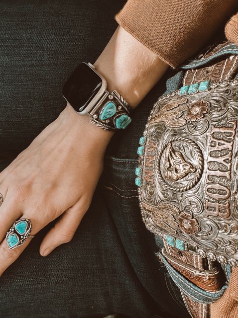 Turquoise Jewelry Outfit, Country Girl Aesthetic, Cute Western Outfits, Western Fashion Jewelry, Buckle Bunny, Country Fits, Western Fits, Jewelry Western, Beachy Aesthetic