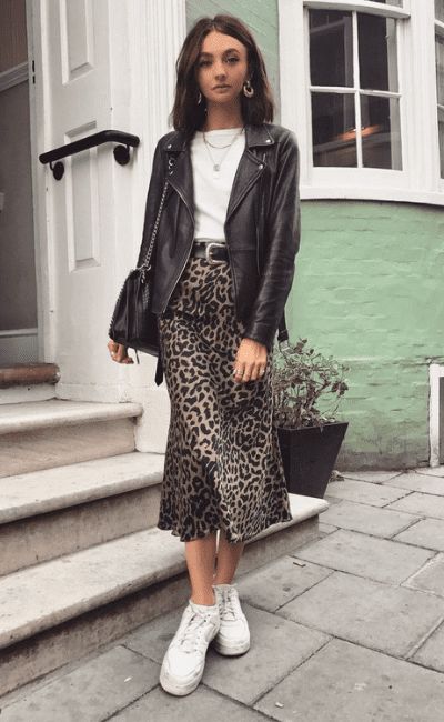 Chloe Hayward, Rok Outfit, Street Style Fall, New York Fashion Week Street Style, Leopard Skirt, Skirt And Sneakers, Style Fall, Long Skirts, Autumn Street Style