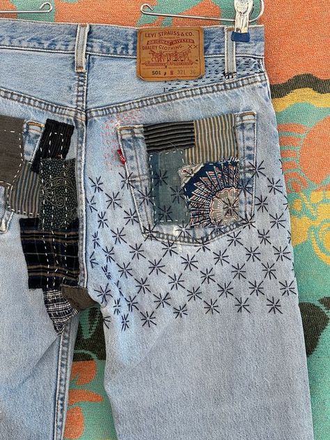 Sashiko Mending, Embroidery Jeans Diy, Ropa Upcycling, Mid 90's, Mending Clothes, Upcycle Clothes Diy, Make Do And Mend, Visible Mending, Sashiko Embroidery