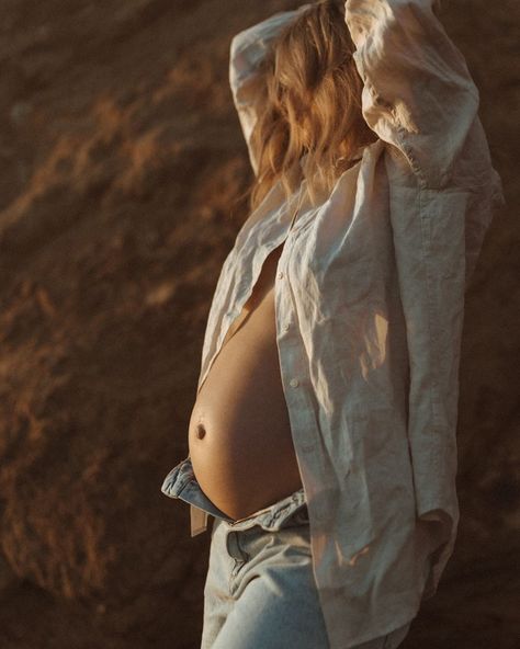 𝐌𝐚𝐫𝐢𝐧𝐚 - 𝐌𝐞𝐥𝐛𝐨𝐮𝐫𝐧𝐞 𝐏𝐡𝐨𝐭𝐨𝐠𝐫𝐚𝐩𝐡𝐞𝐫 (@marinaalt.photography) • Photos et vidéos Instagram Denim Maternity Shoot, Maternity Shoot, Pregnancy Shoot, Maternity Session, Pregnancy Photoshoot, Melbourne, Do It, The Story, Most Beautiful