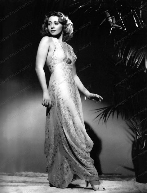 Joan Blondell, John Cassavetes, Vintage Actresses, Abc Tv, Classic Actresses, Black Sequin Dress, Old Hollywood Glamour, Opening Night, Dresses Vintage