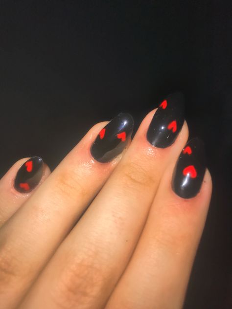 Black And Red Hearts Nails, Black And Red Nail Polish, Red Nails With Black Heart Design, Red With Black Heart Nails, Red And Black Nails Heart, Black And Red Valentines Nails Short, Valentines Nails With Black, Red And Black Nails Valentines, Black Nails Red Heart