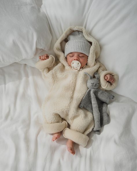 HEJLENKI ® (@hejlenki) • Instagram photos and videos Baby Boy Outfits Aesthetic, Winter Baby Outfits, Soothing Color Palette, Babies Outfits, Pastel Knits, Winter Baby Boy, Baby Inspiration, Baby Trend, Fashionable Baby Clothes