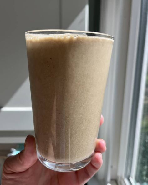 Healthy Banana Cake, Banana Bread Healthy, Coffee Banana Smoothie, Coffee Smoothie Recipes, Banana Coffee, Banana Drinks, Coffee Snacks, Frozen Coffee, Viral On Tiktok