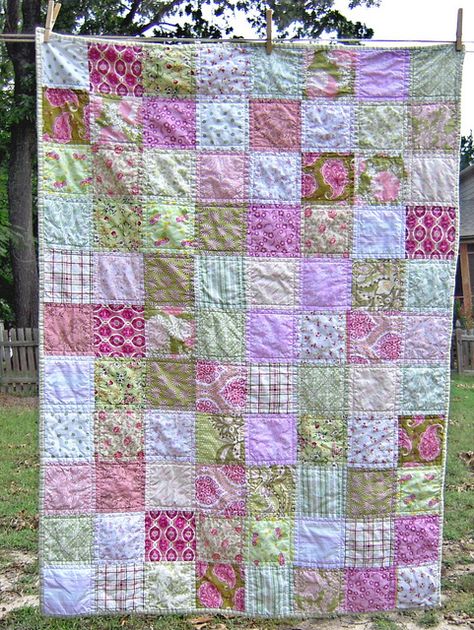 Adorable baby quilt.  Easy to make.  Great for a beginner. Purple Quilts Ideas, Baby Quilt Easy, Baby Quilts Easy, Simple Quilting, Shirt Blanket, Quilt Easy, Easy Quilting, Patchwork Baby, Childrens Quilts