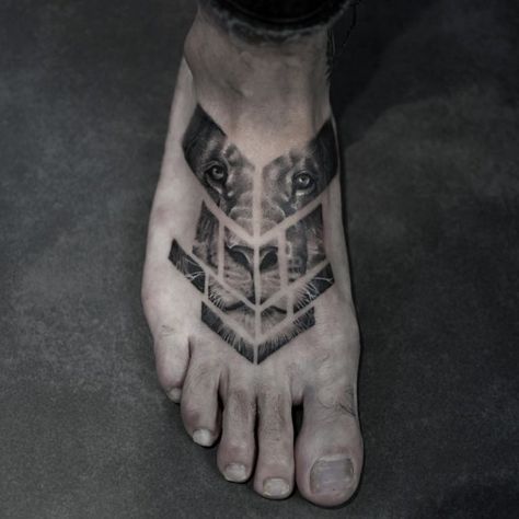 Geometric Lion Epic Tattoos, World Map Tattoos, Tatuagem Masculina Pequena, Epic Tattoo, Map Tattoos, Neck Tattoo For Guys, Cellar Design, Leg Tattoo