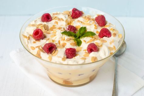 This classic Scottish Tipsy Laird Trifle recipe is so easy, and though traditionally served on Hogmanay and Burns Night, it is good any time of year. Cranachan Recipe, Traditional Scottish Food, Scottish Desserts, Scotland Food, Scottish Dishes, British Desserts, Scottish Recipes, Burns Night, Trifle Recipe