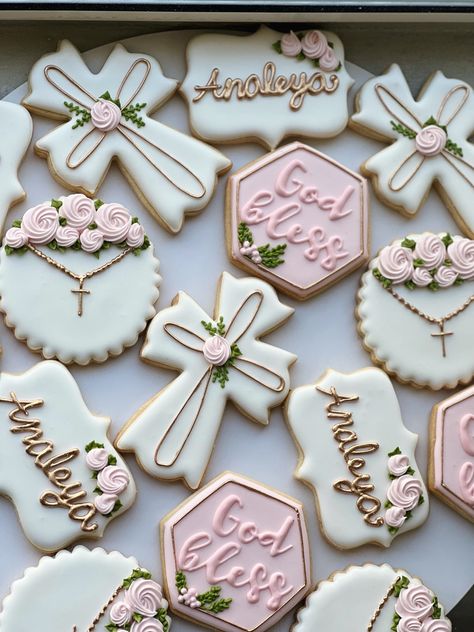 Pink baptism cookies greenery theme cookies Mi Bautizo Dessert Table, Babtisim Girl Decor, Confirmation Theme Ideas, Baptismal Luncheon Food Ideas, 1st Communion Cookies Girl, Conformation Party Idea, Baptism Dessert Ideas, Baptism Theme Ideas Girl, Princess Baptism Theme