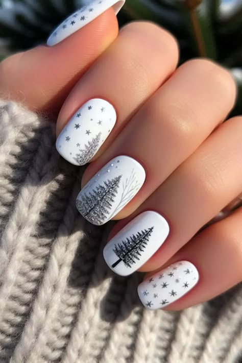 Gel Nails Ideas Christmas Simple, White Christmas Tree Nails, Black White Christmas Nails, Funny Christmas Nails, Christmas Nail Ideas Holiday Simple, Simple Christmas Tree Nails, Simple White Christmas Nails, White Christmas Nail Ideas, White Christmas Nail Designs