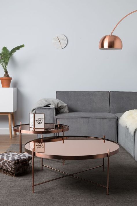 17 Inspirational Ideas To Decorate Your Home With Copper Elements Monochrome Living Room, Koti Diy, Interior Boho, Table Decor Living Room, Living Room Colors, A Living Room, Coffee Table Design, Design Case, Home Fashion