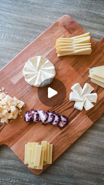 Charcuterie Board Cheese Knives, Arranging Cheese On Charcuterie Board, Cheese Board How To, Huge Cheese Board, How To Set Up Charcuterie Board, How To Plan A Charcuterie Board, How To Make A Cheese Board Easy, Rectangular Cheese Board, Charcuterie Board Organization