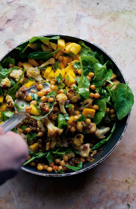 Ottolenghi Salad, Yotam Ottolenghi Recipes, Chickpea Salad Recipe, Ottolenghi Recipes, Easy Salad, Best Cookbooks, Yotam Ottolenghi, Chickpea Recipes, Yummy Salad Recipes