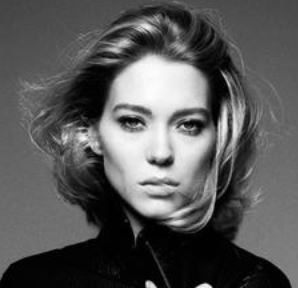 Lea Seydoux looks a lot like Kate Moss Lea Seydoux, Emmanuelle Alt, David Sims, 90s Hairstyles, Long Bob Hairstyles, French Actress, White Photo, Vogue Paris, White Envelope