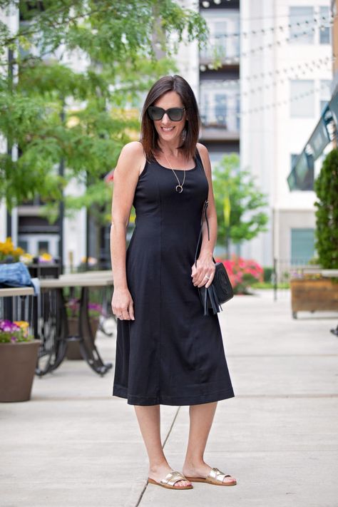 Black crop top tank