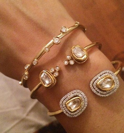 Preppy Guide, Kundan Jewellery Set, Diamond Bangles, Diamonds And Pearls, Diamond Bracelet Design, Antique Jewellery Designs, Antique Jewelry Indian, Indian Jewellery Design Earrings, Indian Jewelry Sets