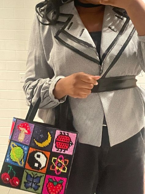 business casual black grey professional wear funky bag unif stitch bag Unif Stitch Bag, Unif Bag, Business Casual Black, Stitch Bag, Bag Outfit, Professional Wear, Sketches Simple, Art Drawings Sketches Simple, Casual Black