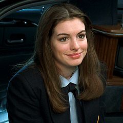 Anne Hathaway Hair, The Princess Diaries 2001, Mia Thermopolis, Everyday Princess, Diary Movie, The Princess Diaries, Fairytale Photography, Princess Diaries, Western Girl