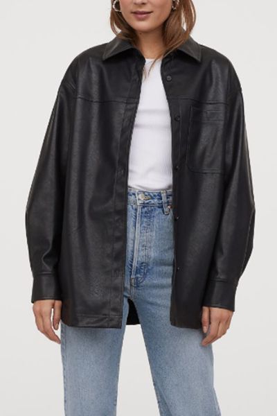 Leather Overshirt Outfit, Overshirt Outfit Women, Overshirt Outfit, Leather Shirt Outfit, Overshirt Women, Business Woman Successful, The Everygirl, Outfit Women, Leather Shirt