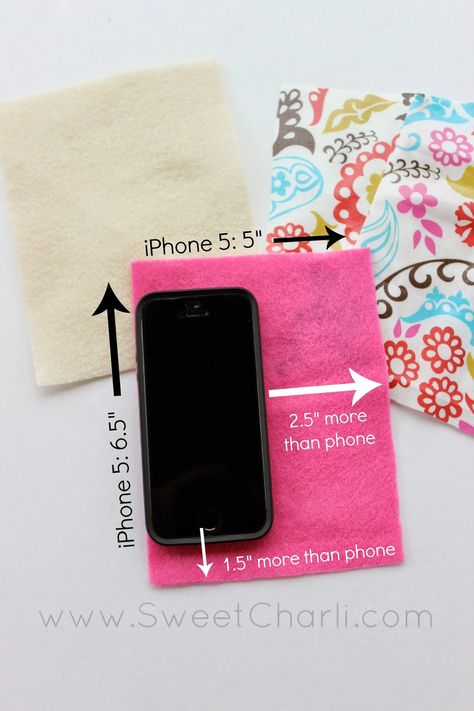 I have been meaning to make some sort of a water-resistant phone pouch all summer.  Every time I go to the pool I worry that my phone will get wet from all the damp towels or being splashed on.  This is a great little pouch that you can put all of your small items in...Read More » Diy Phone Pouches, Diy Purse Organizer, Things To Sew, Phone Bag Pattern, Iphone Pouch, Summer Phone, Pouch Diy, Pouch Sewing, Waterproof Pouch