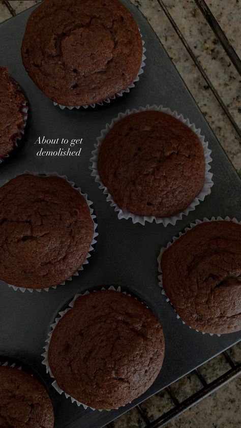 Muffin Pictures Instagram, Baking Aesthetic Cupcakes, Cupcake Instagram Story Ideas, Chocolate Cupcake Aesthetic, Chocolate Cupcakes Aesthetic, Baking Captions, Muffin Aesthetic, Muffins Aesthetic, Muffin Pictures