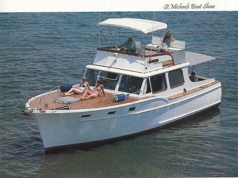 Cabin Cruisers For Sale, Cabin Cruiser Boat, Duck Boat Blind, Wooden Boats For Sale, Boat Cabin, Utility Boat, Runabout Boat, Wood Boat Plans, Cruiser Boat