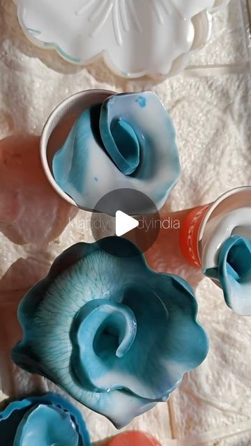 Resin Designs Ideas, How To Make Resin Flowers, Resin Flower Art, Resin Art Flower, Resin Art Ideas, Resin Bowls, Diy Resin Phone Case, Resin Clock, How To Make Resin