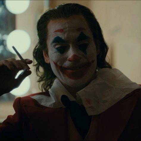 Phoenix Gif, Joker Phoenix, Joker Arthur Fleck, Arthur Fleck Joker, Harley Quinzel, Joker Film, Joker Joaquin, Put On A Happy Face, I'm Looking Respectfully