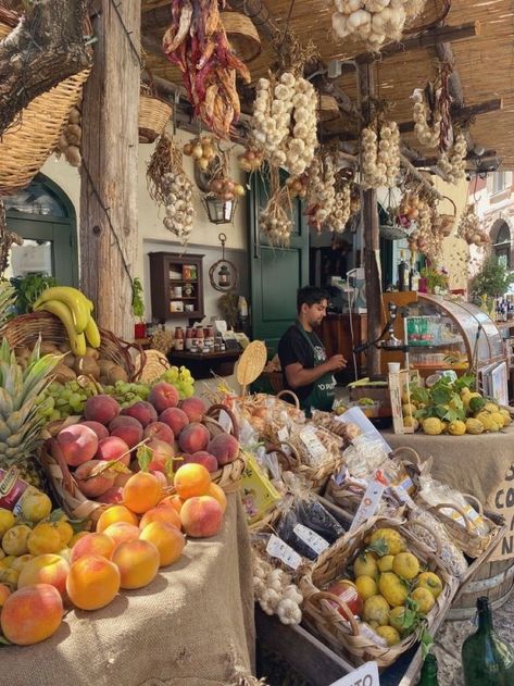 Italian Mediterranean Aesthetic, Roman Holiday Aesthetic, Italy Market, Ischia Italy, Summer In Europe, Summer In Italy, Mediterranean Summer, Italian Life, Living In Italy