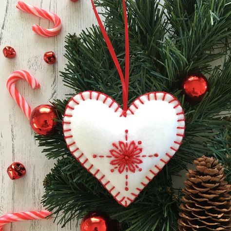 Handmade Felt Heart Christmas Decoration Christmas Ornament Music Christmas Ornaments, Shabby Chic Christmas Ornaments, Scandinavian Christmas Ornaments, Sewn Christmas Ornaments, Felt Ornaments Diy, Handmade Felt Ornament, Embroidery Ornaments, Felt Ornaments Patterns, Heart Christmas Ornaments