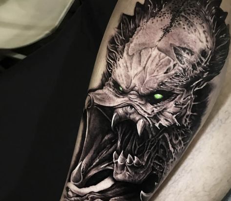 Tattoo photo - Predator tattoo by Lloyd Nakao Predator Tattoo, Steve Butcher Tattoo, Tattoo Character, Sport Tattoos, Hyper Realistic Tattoo, Comic Tattoo, Movie Tattoo, World Tattoo, Artists And Models