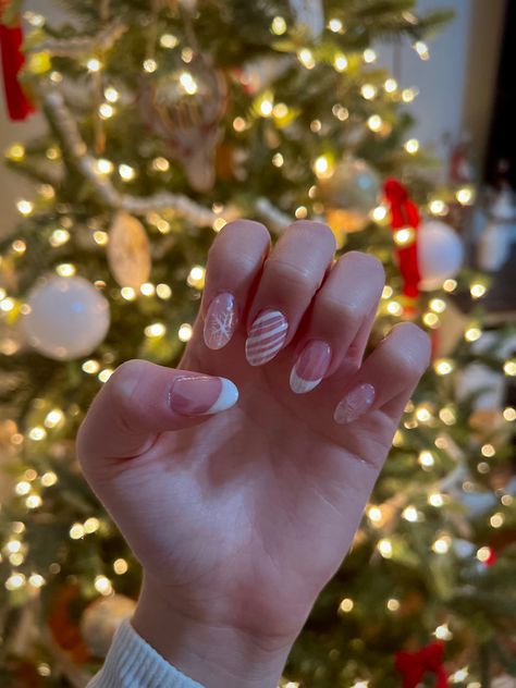 Nail Inspo Snowflake, Chrome Nails Christmas, Nail Inspo Christmas, Acrylic Nails Chrome, Christmas Acrylic Nails, Nail Art Winter, Winter Nail Design, Teen Nails, Christmas Nail Ideas