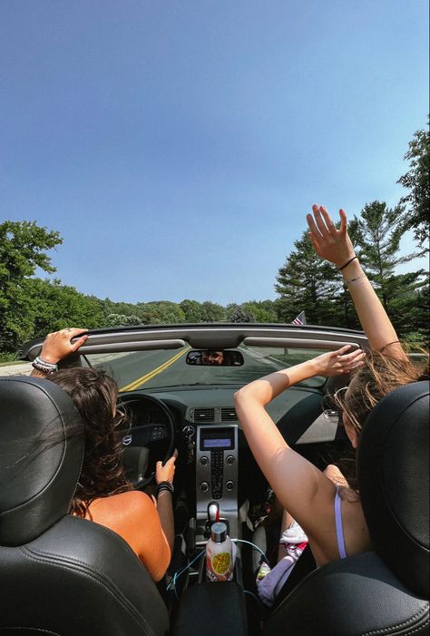 Summer, convertible, friends, pic inspo, insta story, driving Bucket List Ideas Travel, Trip Songs, Best Road Trip Songs, Road Trip Songs, Summer Bucket List Ideas, Girls Driving, Bucket List Ideas, Summer Bucket List, Summer Goals