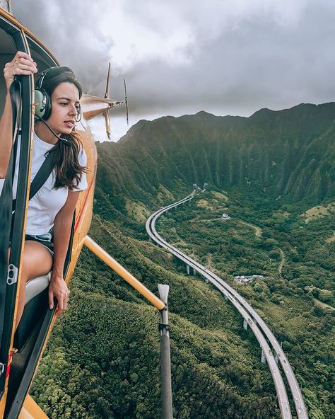 Catarina Mello | TRAVEL | SF on Instagram: “Have you flown in a helicopter before? 🚁 I’ve flown over Oahu WITH NO DOORS 😱 twice and it was so amazing! The views are absolutely…” Hawaii Helicopter, Hawaii Helicopter Tour, Maui Bucket List, Childrens Day Quotes, Helicopter Plane, Fly Plane, Mauna Loa, Hawaii Travel Guide, Vision Board Pictures