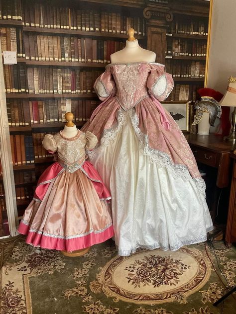 Old Ball Gowns 18th Century, Renisance Dresses Gowns, Vintage Princess Dress Victorian, Victorian Casual Outfits, 1800s Dresses Princesses, Victorian Royal Dress, Victorian Princess Dress, 1500s Dress, Royalty Costume